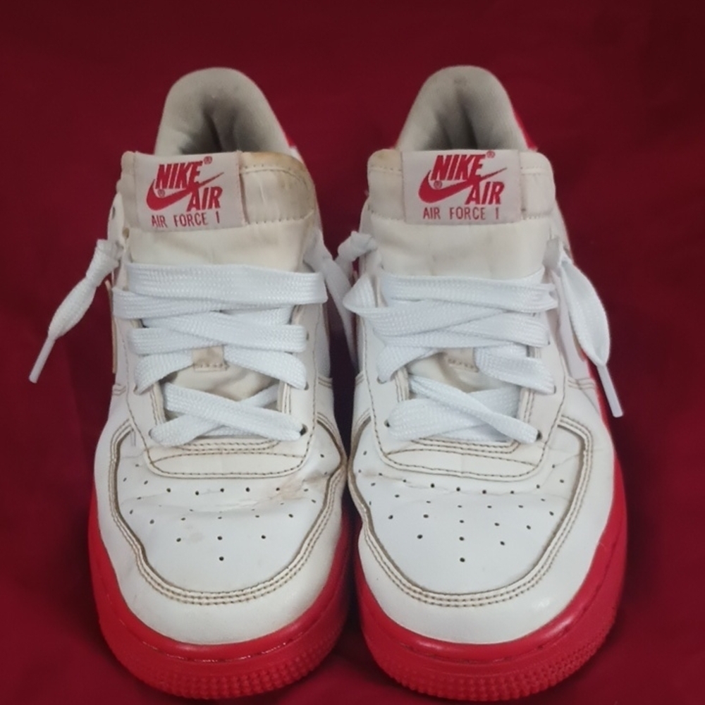 Nike Air Sneakers in Red and White Size Kids 5 Good Condition